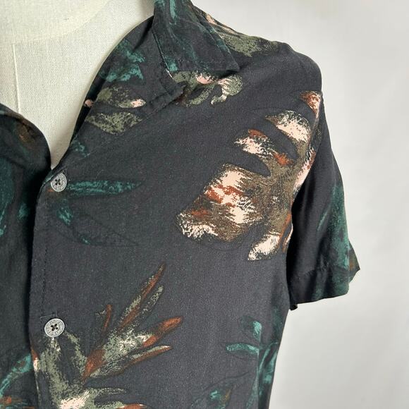 Free Planet Mens Black Short Sleeve Button Down Shirt Medium Leaf Casual - Picture 2 of 4